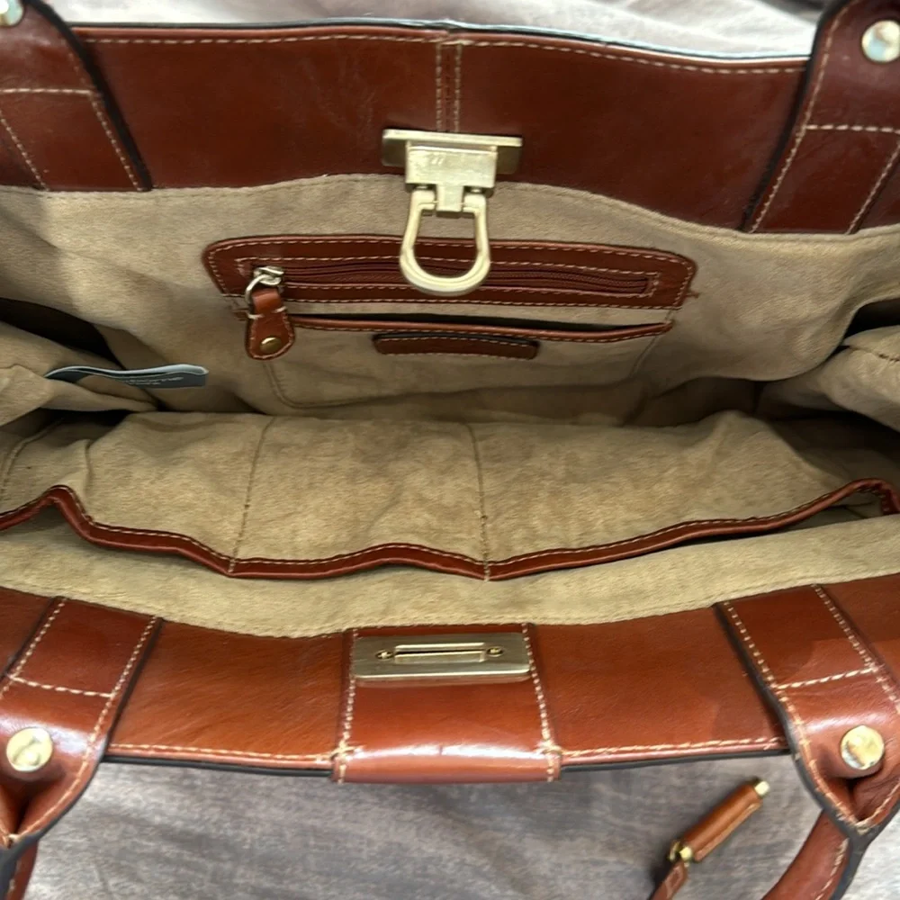 Vintage Liz Claiborne leather handbag with lock clasp and belt cinch. Excellent. - Picture 6 of 7